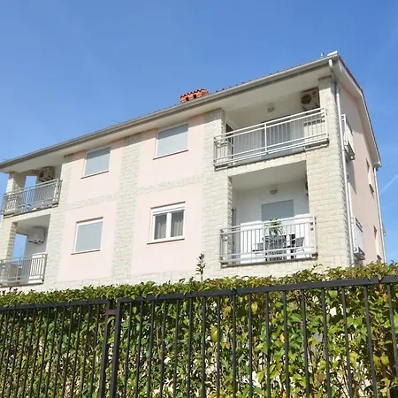 Apartment Frane